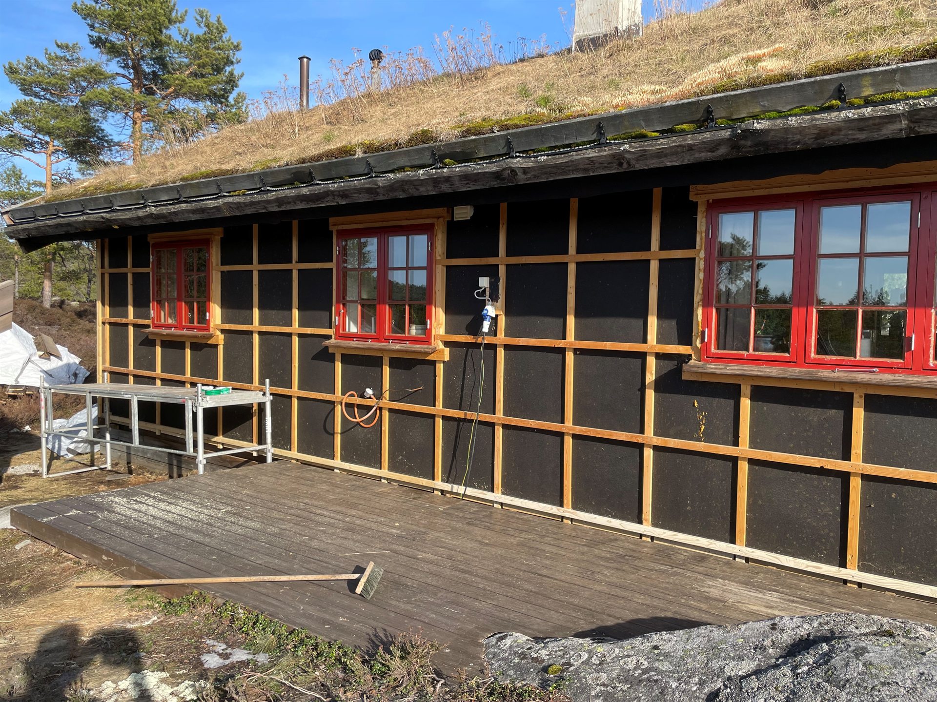Bolig under rehabilitering med kledning fjernet